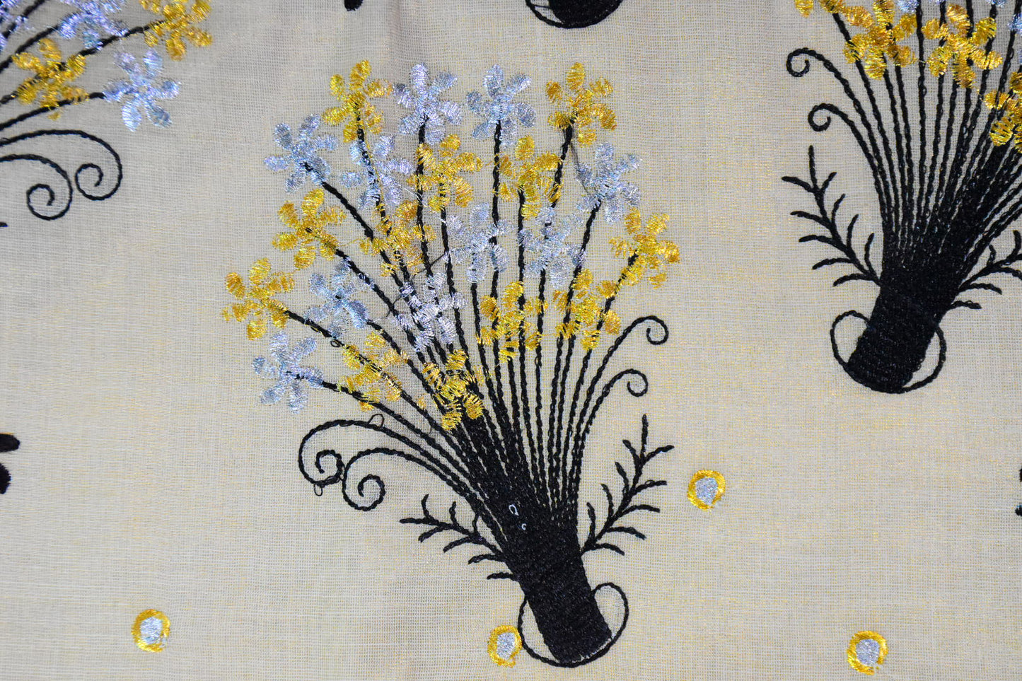 Flower bouquet embroidered Tissue cotton Saree Kerala Kuthampully Handloom 6.25 mtr