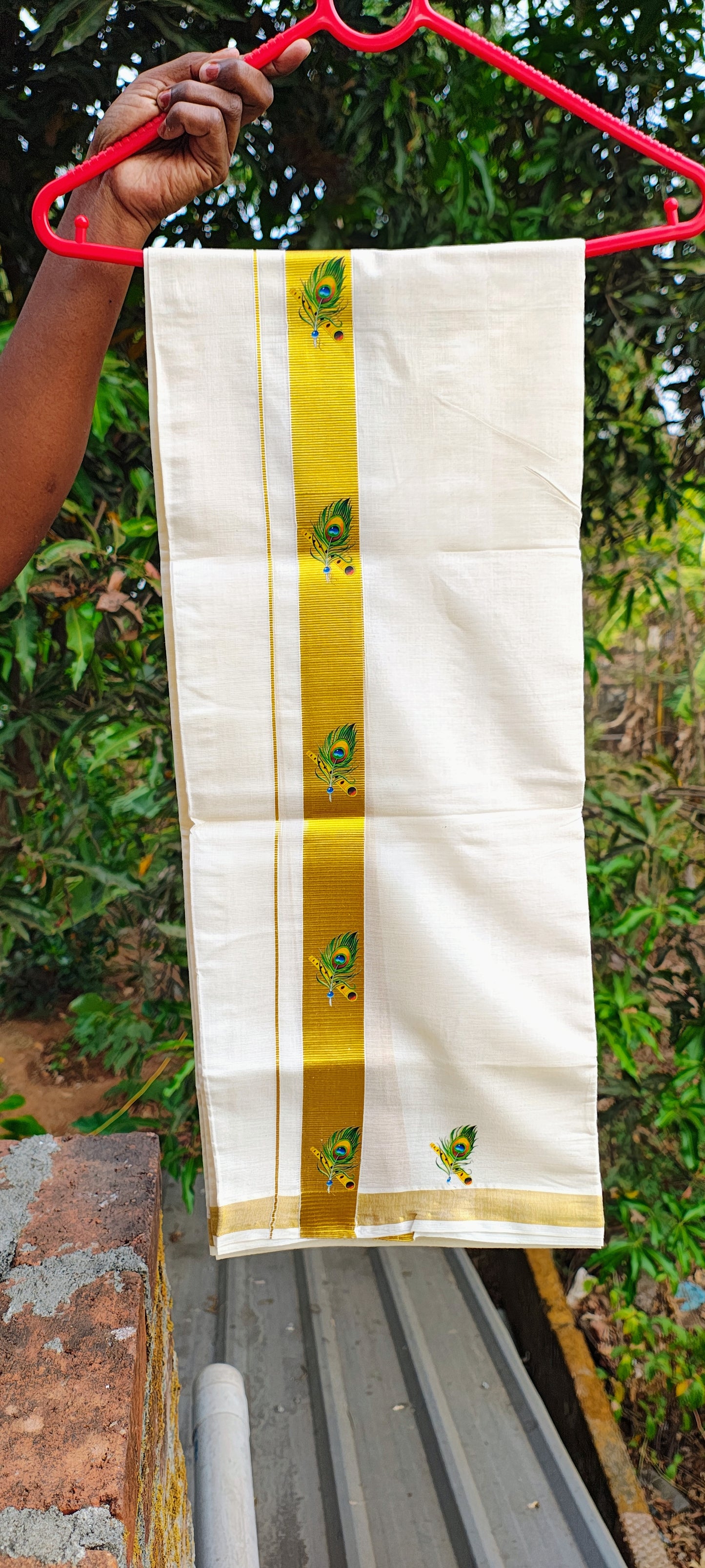 Mayilpeeli printed kasavu cotton Mundu Kerala Kuthampully Handloom